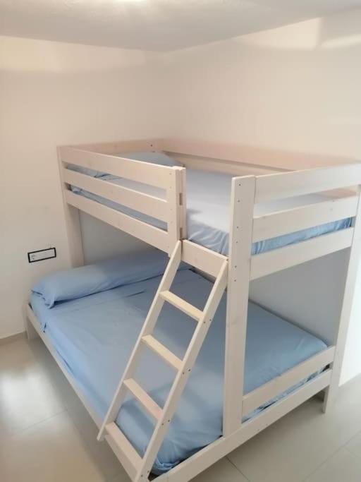 Apartamento Completo En Кадакес Екстериор снимка